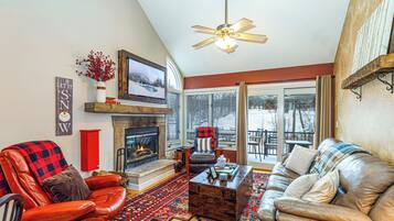 Télévision, cheminée