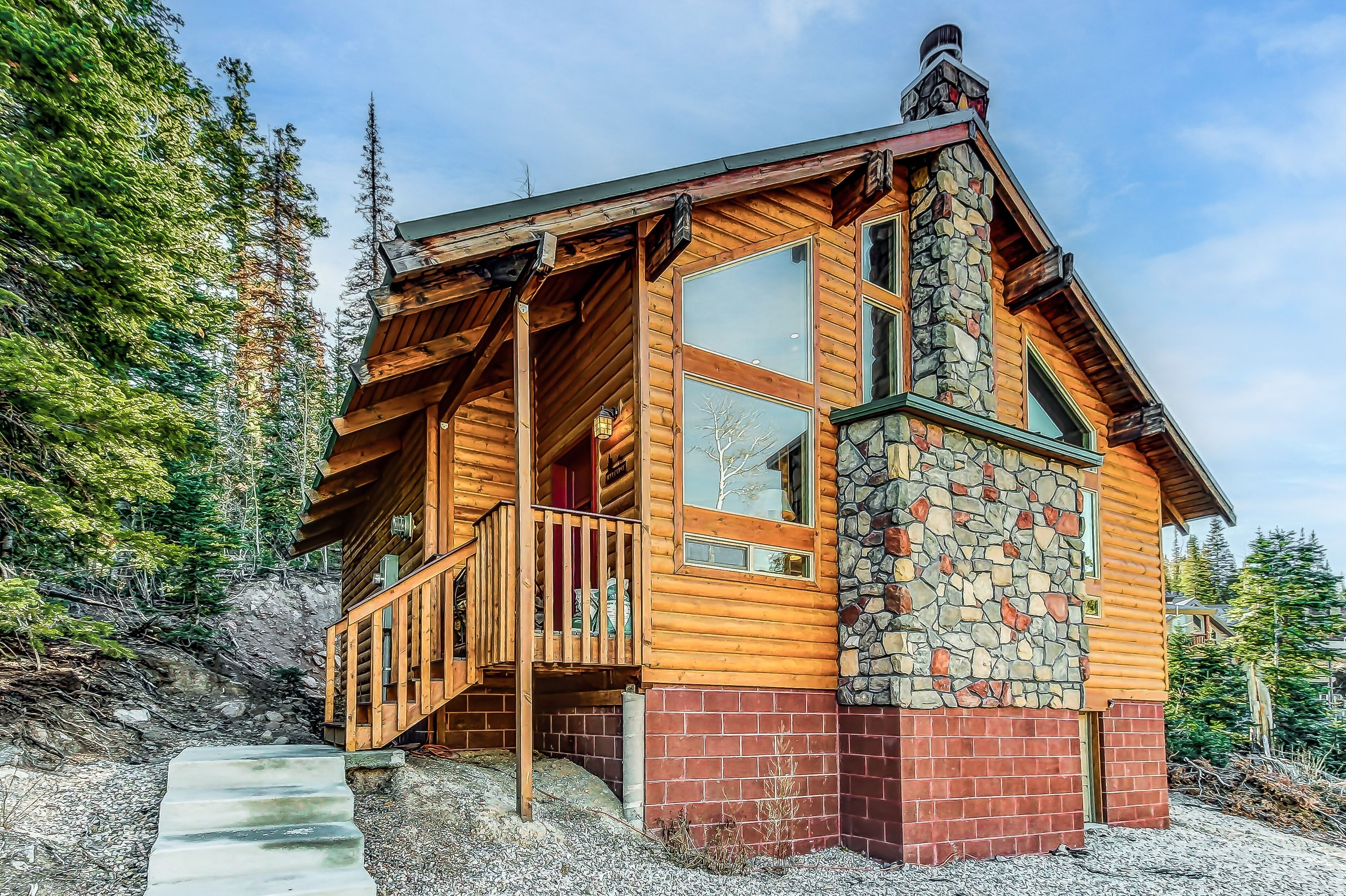Upscale Modern Cabin with WiFi, Lovely Views - Great Location