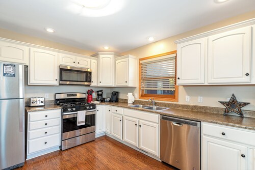 AMAZING VIEWS !! Ulkouima kylpytynnyri, Ping Pong pöytä, Arcade-peli, Fire Pit!