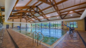 Inomhuspool och utomhuspool