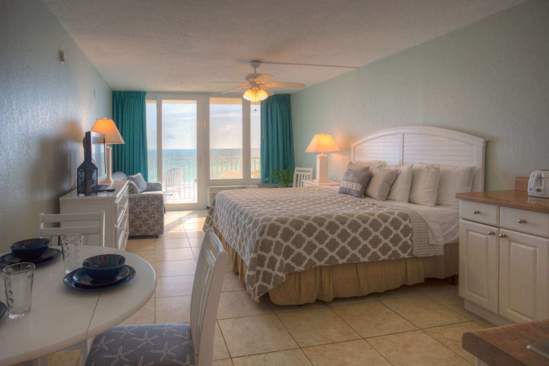 Fer et planche à repasser, Wi-Fi gratuit, draps fournis