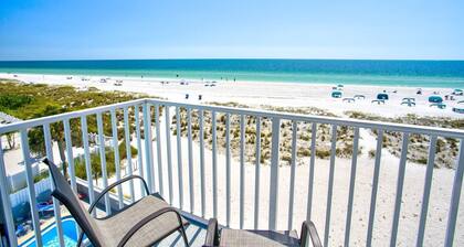 Corner Unit on the 4th Floor with Fabulous View. Private Balcony! Pool, Tiki, Bar, Great Beach.