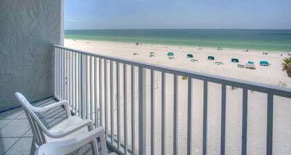 Peaceful Beachfront Vacation, Pool, Hot Tub, Tiki Bar & Tickets Included for Top Area Attractions!