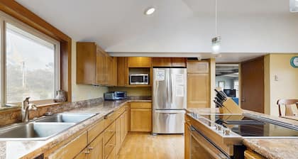 Oceanfront Home with Stunning Views & Private Beach Access - Dogs OK