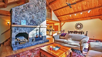 Fernseher, Kamin, DVD-Player, Tischfußball