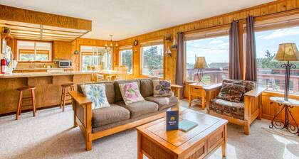 Dog-Friendly Home with Ocean Views, Easy Beach and Bay Access, and Free WiFi