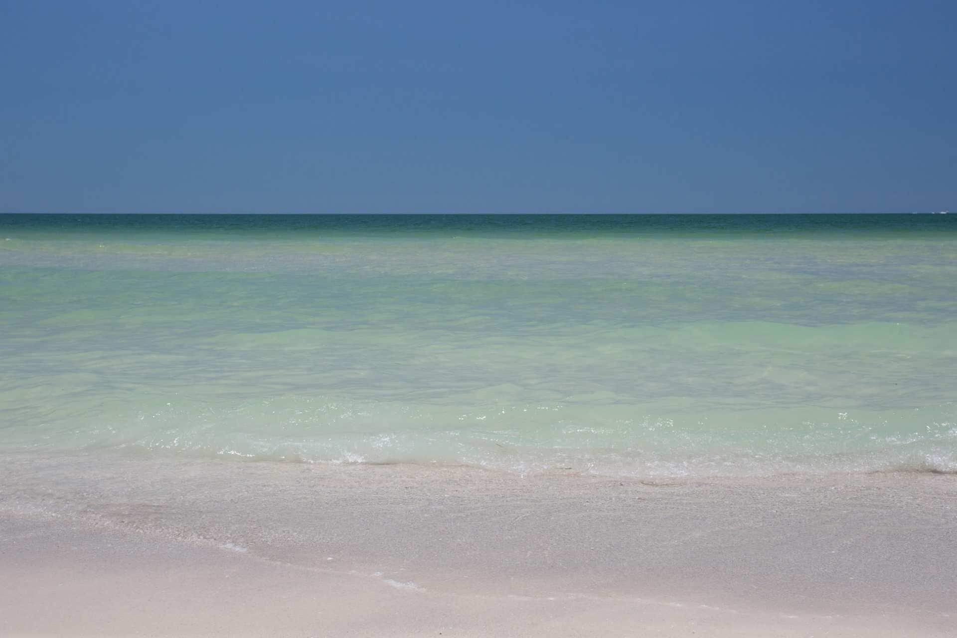 Accommodatie ligt op het strand, strandlakens, varen met een motorboot