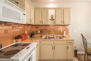 Fridge, microwave, oven, stovetop - Overlook Point: CL Waterfront + Hot Tub + Game Room + 2 Living Areas + 2 Kitchens + Amazing Views (Canyon Lake)