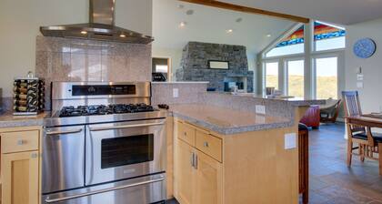 Oceanfront Home with Bay Views, Free WiFi, Gas Grill & Gas Fireplace