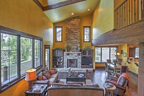 TV, fireplace, DVD player, stereo - Lavish Fraser Townhome with Deck & Mountain Views! (Fraser)