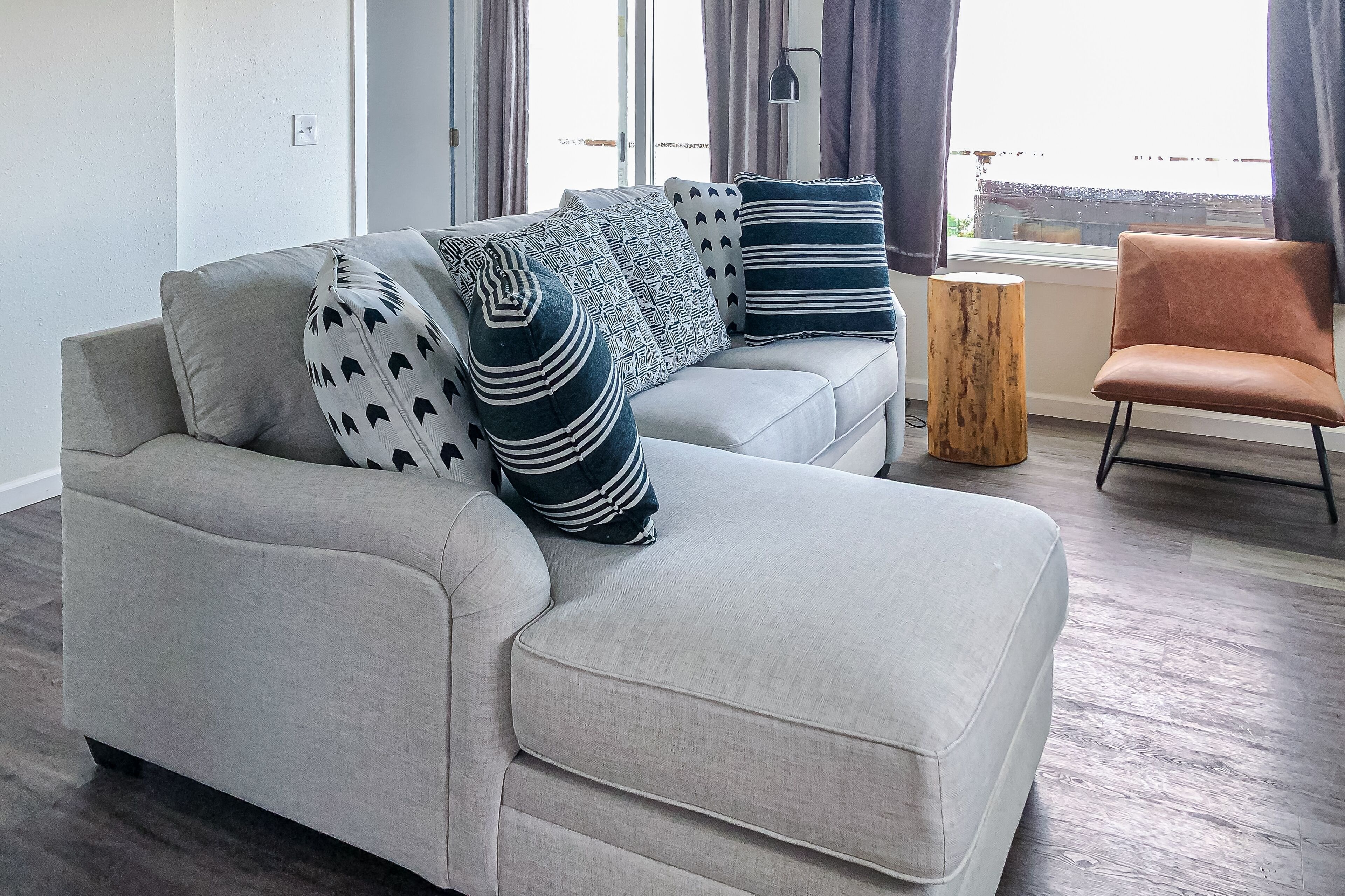 Comfortable Oceanfront Getaway w/ Easy Beach Access and Ocean Views - Dogs OK