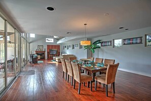 Dining Space | Breakfast Bar