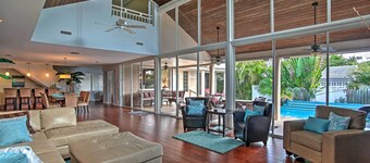 Walk to Beach! Poolside Oasis in Pompano