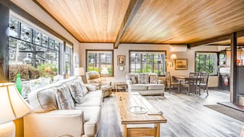 Télévision, lecteur de DVD, livres, vidéothÚque