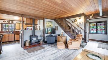 電視、DVD 播放機、書籍、影像庫