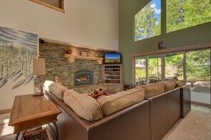 TV, fireplace, stereo