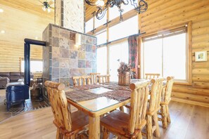 Dining - Brian Head Cabin Minutes from Slopes w/ Game Room! (Brian Head)