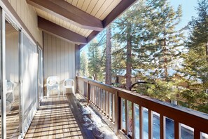 Property grounds - Sunny, Family-Friendly Condo - Near the Lake (Tahoe City)