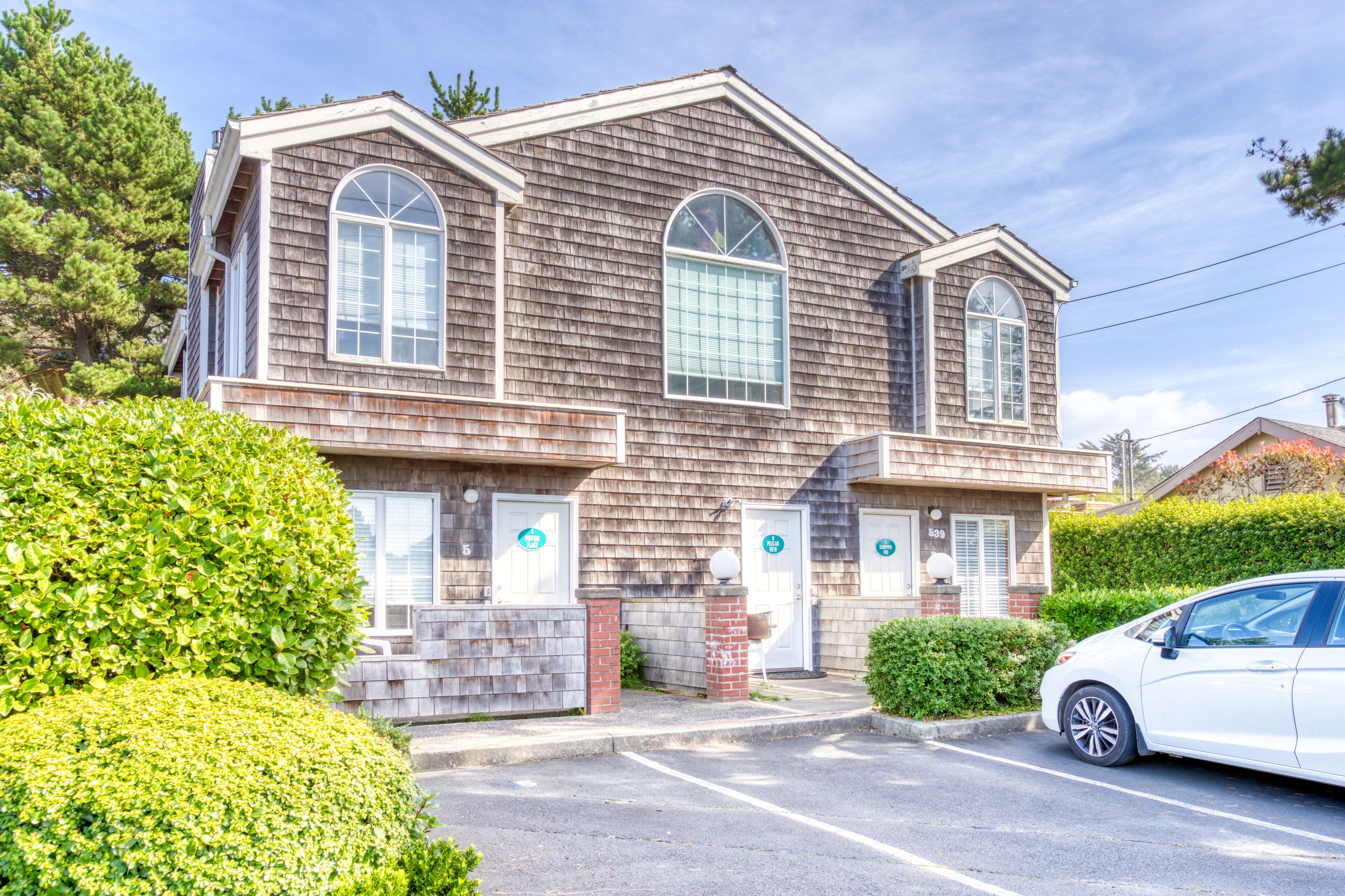 Spacious Dog-Friendly Home with Fireplace, WiFi & Nearby Beach Access