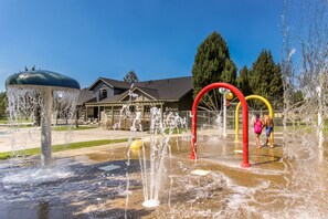Children's area - Lovely home with fireplace, deck, grill, shared pool, tennis, and hot tubs (Eagle Crest)