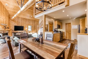 Interior - Lovely home with fireplace, deck, grill, shared pool, tennis, and hot tubs (Eagle Crest)