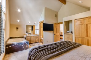 3 室のベッドルーム、アイロン / アイロン台、インターネットアクセス (無料)、ベッドシーツ