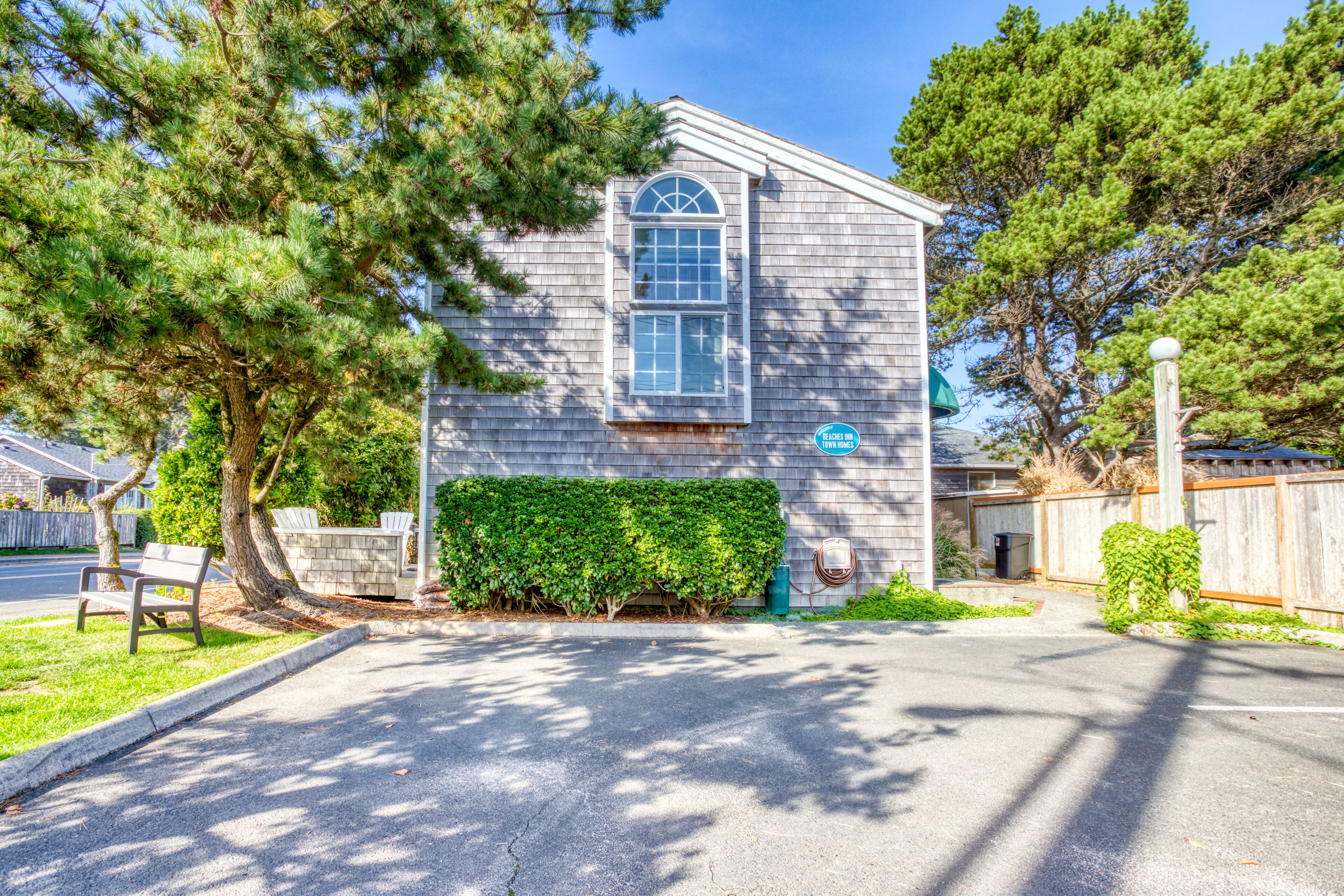 Family Fun, Just a Block from the Beach - Dogs Welcome