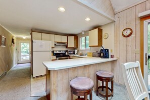 R�éfrigérateur, micro-ondes, four, plaque de cuisson