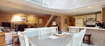 Classic, dog-friendly cabin in the woods w/ private deck