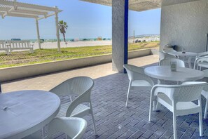 Outdoor dining - Top Floor Beachfront Studio Breathtaking Views. Heated Pool. Fantastic Location in Treasure Island! (Treasure Island)