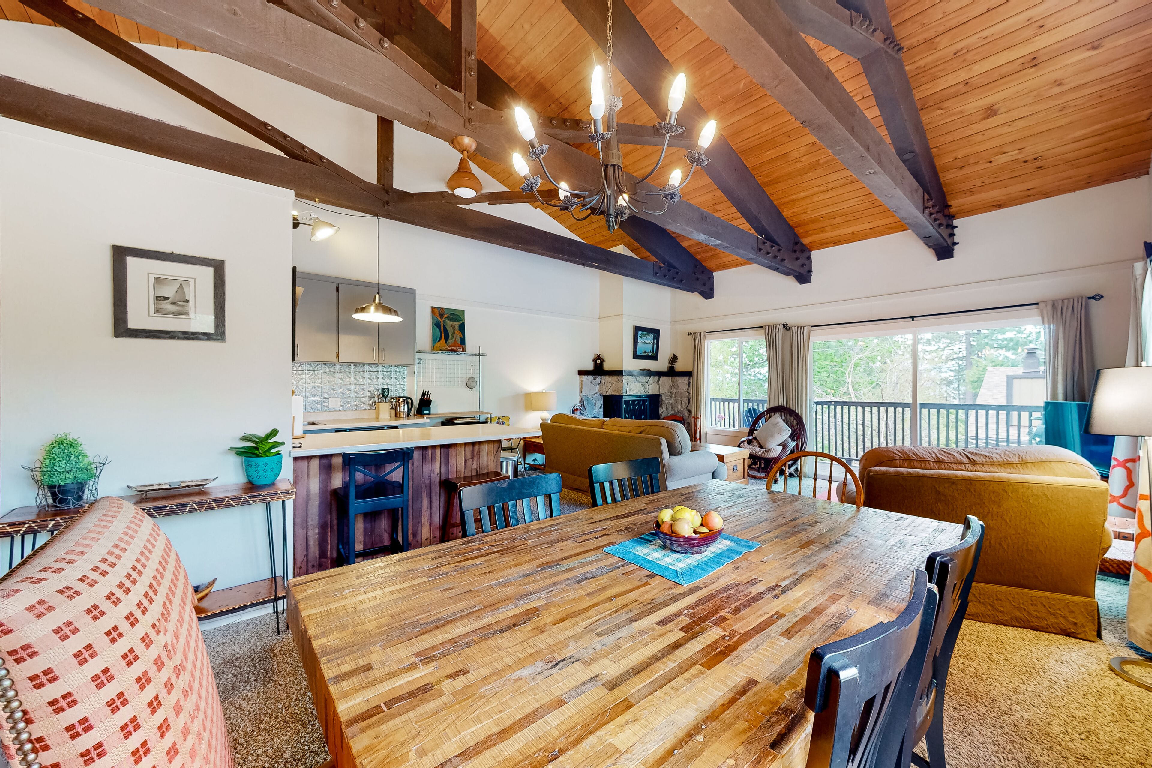 Cabin-style condo with pool & hot tub - less than a mile from Lake Tahoe