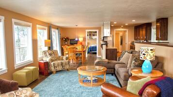 Televisión y chimenea