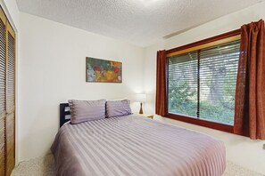 2 室のベッドルーム、アイロン / アイロン台、インターネット、ベッドシーツ