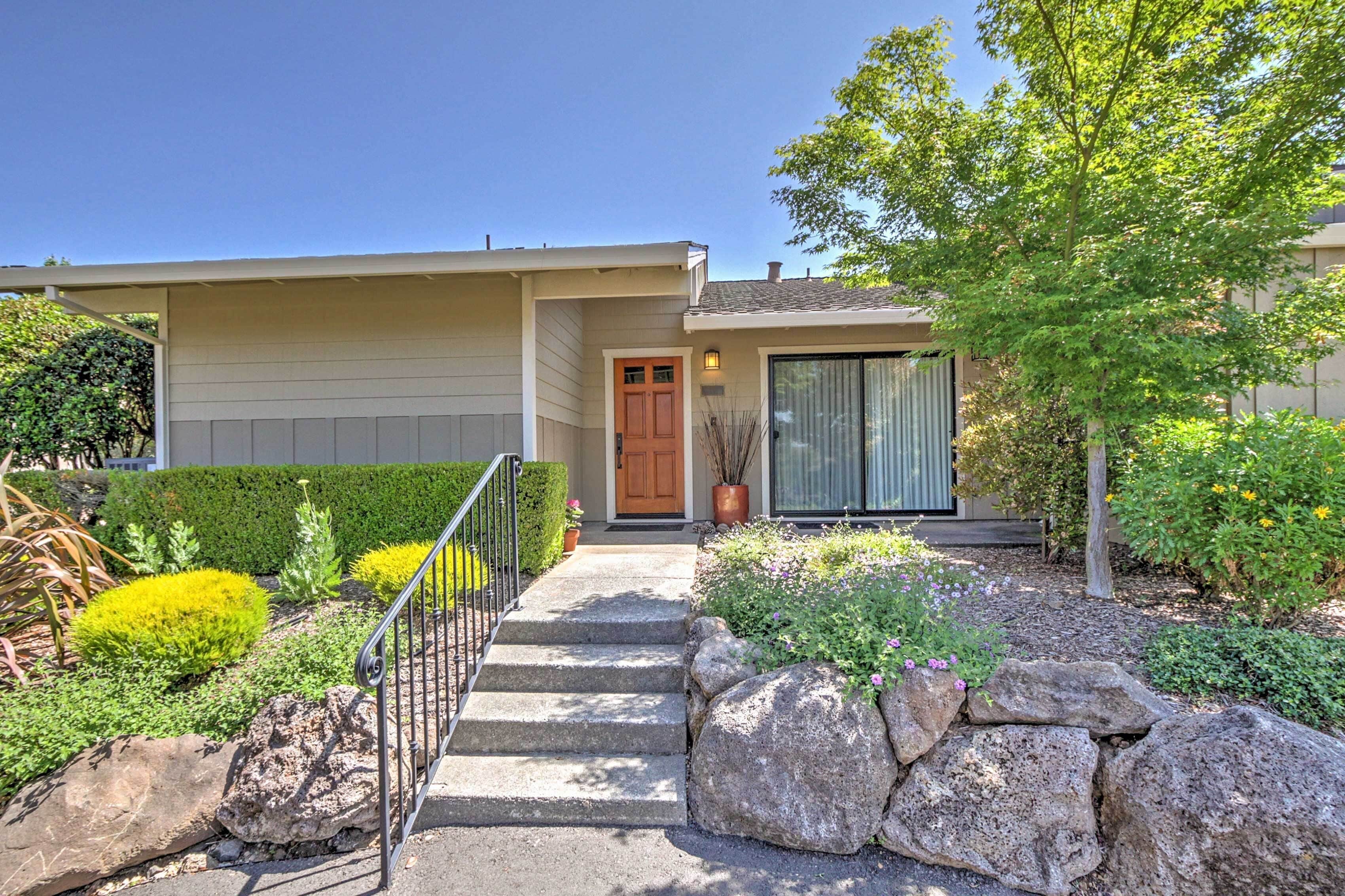 Sunny Escape on Golf Course w/ Patio Near Wineries in Napa, United States