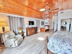 3 chambres, fer et planche à repasser, Wi-Fi, draps fournis