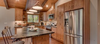 Skyland Jewel at Dollar Point - Luxury 3BR - Close to Lake