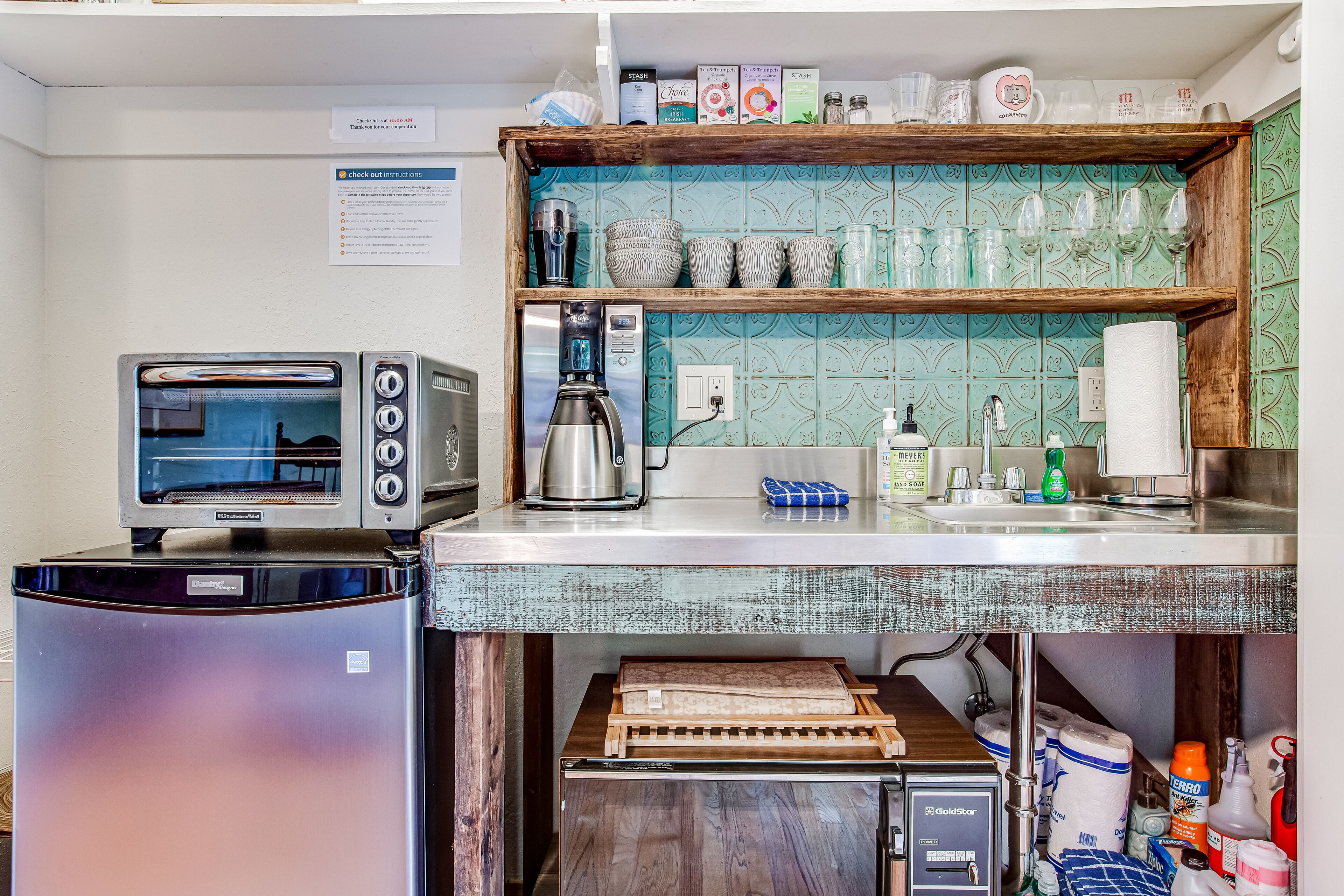 Fridge, microwave, coffee/tea maker, toaster