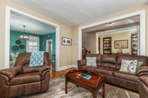 Flat-screen TV, fireplace, DVD player, books