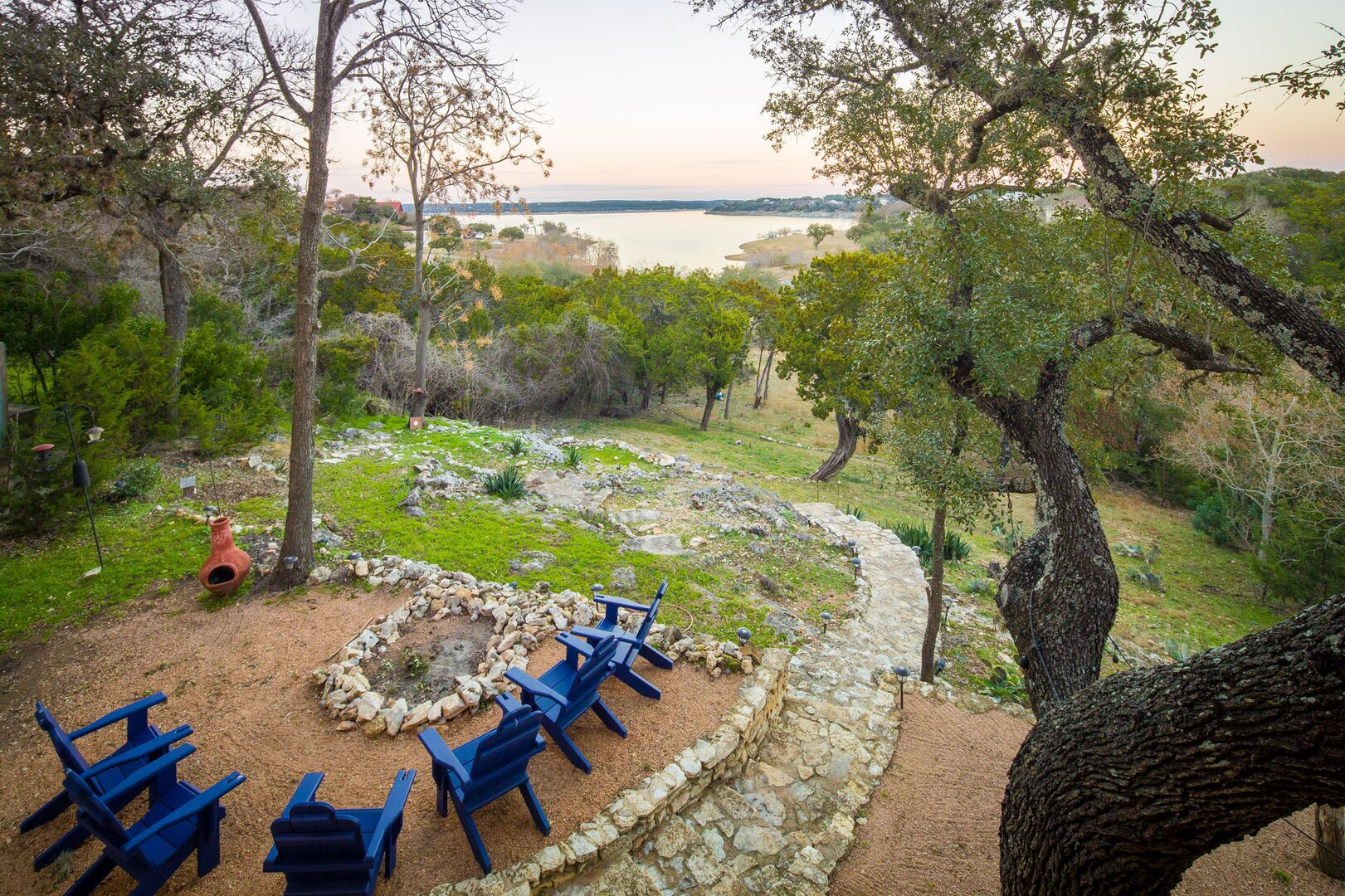 Texas Rose- Beautiful Waterfront Lake Retreat, One Minute from Boat Ramp!
