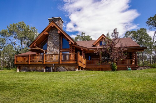 Custom Luxury Cabin with Private Hot Tub & Gourmet Kitchen