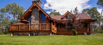 Custom Luxury Cabin with Private Hot Tub & Gourmet Kitchen