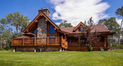 Custom Luxury Cabin with Private Hot Tub & Gourmet Kitchen