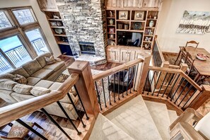 TV, fireplace, DVD player, books