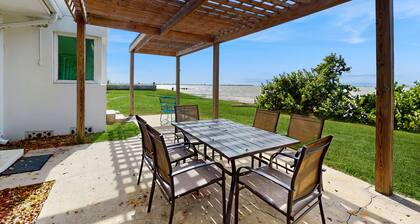 Oceanside Home w/ Sunset Views of Sarasota Bay - Snowbirds Welcome, Dogs OK