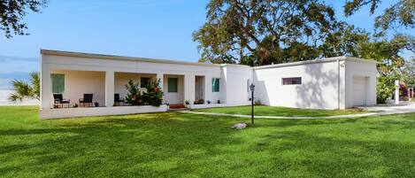 المنشأة من الخارج