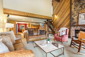 TV, fireplace, DVD player, books