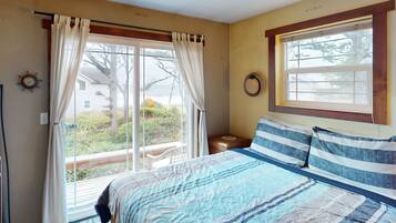 1 bedroom, iron/ironing board, Internet, bed sheets