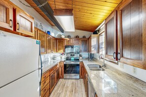 Fridge, microwave, oven, stovetop - Sunny Home with Beautiful Ocean Views, WiFi, & Private Hot Tub (Newport)