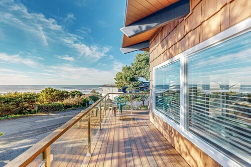 Sunny Home with Beautiful Ocean Views, WiFi, & Private Hot Tub