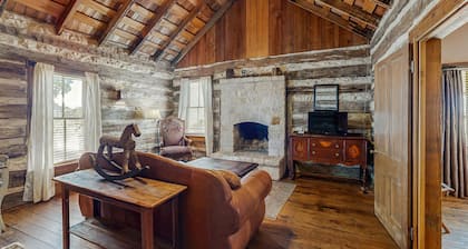 Ihastuttava koiraystävällinen mökki, jossa on 4 maistajahuonetta - Hwy 290 -viiniradan varrella!